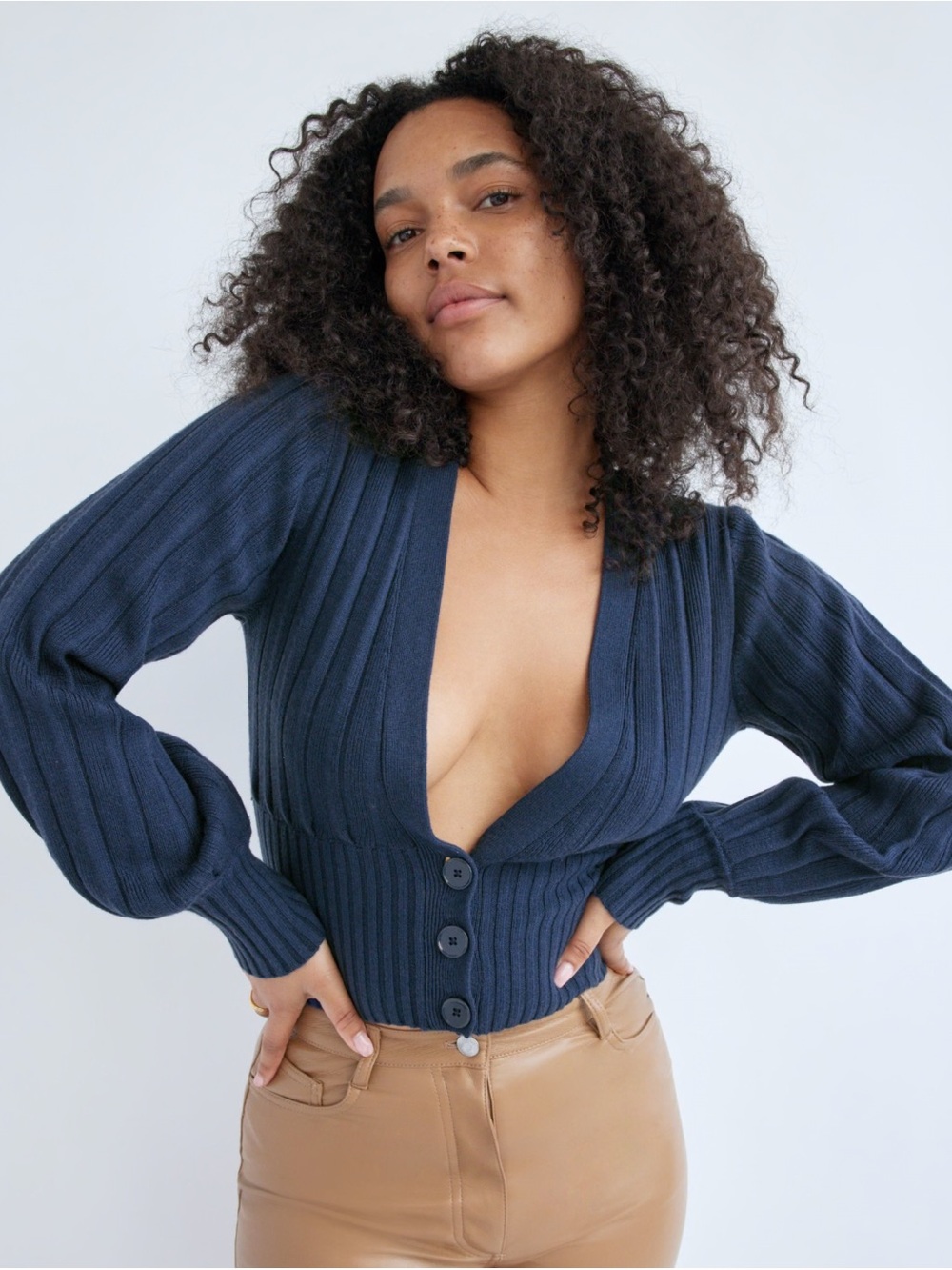 Aritzia Wilfred Plunge Front Cardigan in Classic Navy ✨